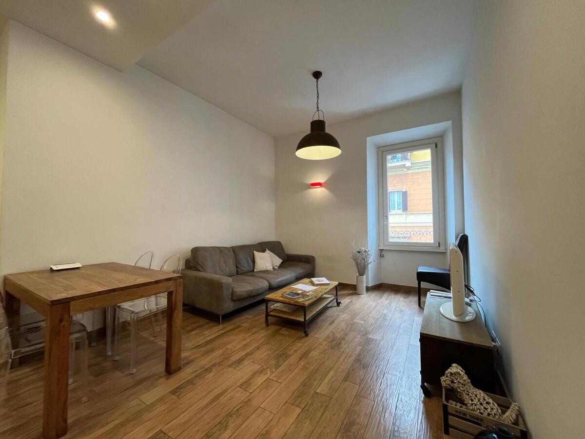 La Dolce Vita - Luxury Colosseum Boutique Apartment โรม ภายนอก รูปภาพ